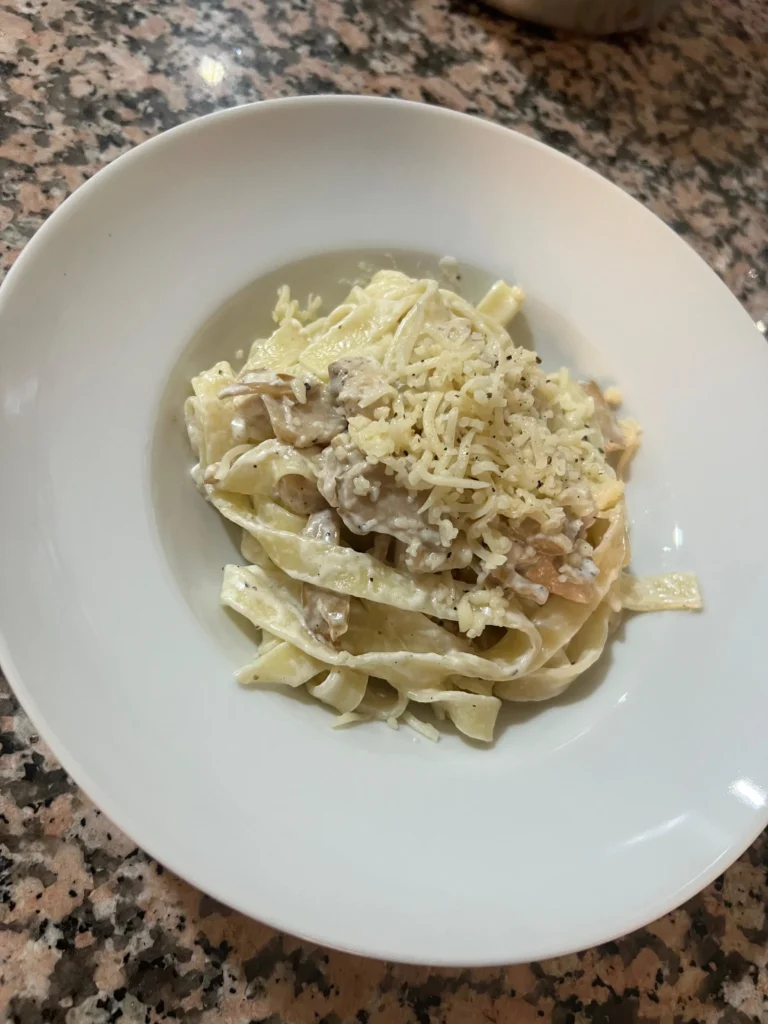 Tagliatelle Au Poulet et Champignon